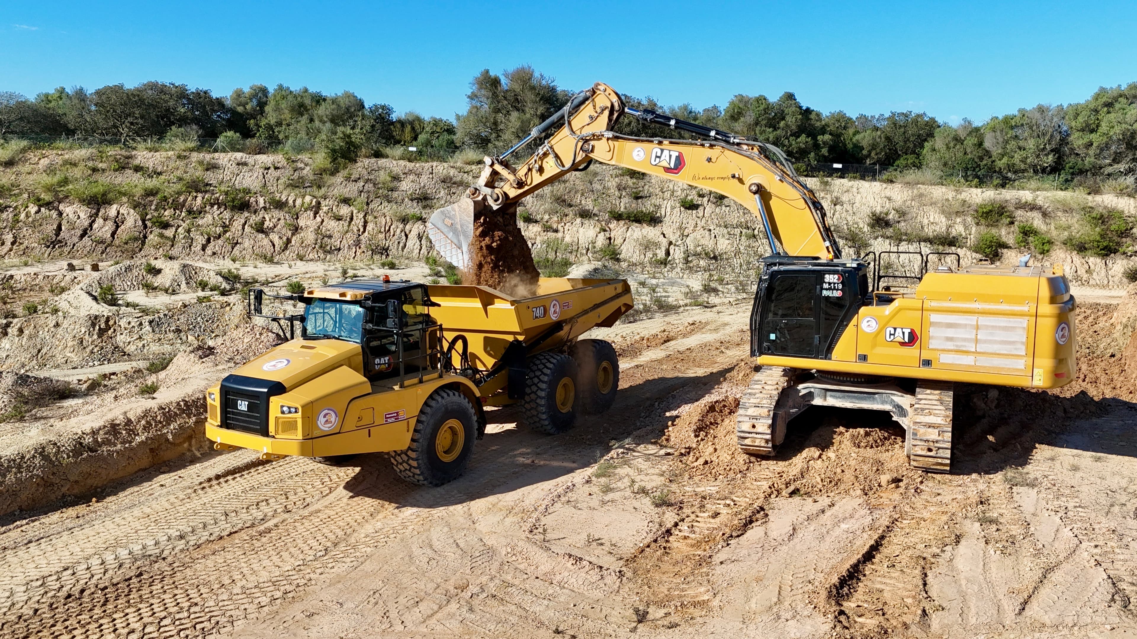 DOSMAS GRUP incorpora dos nuevos Lagartos CAT 740 para reforzar su capacidad en movimiento de tierras 9