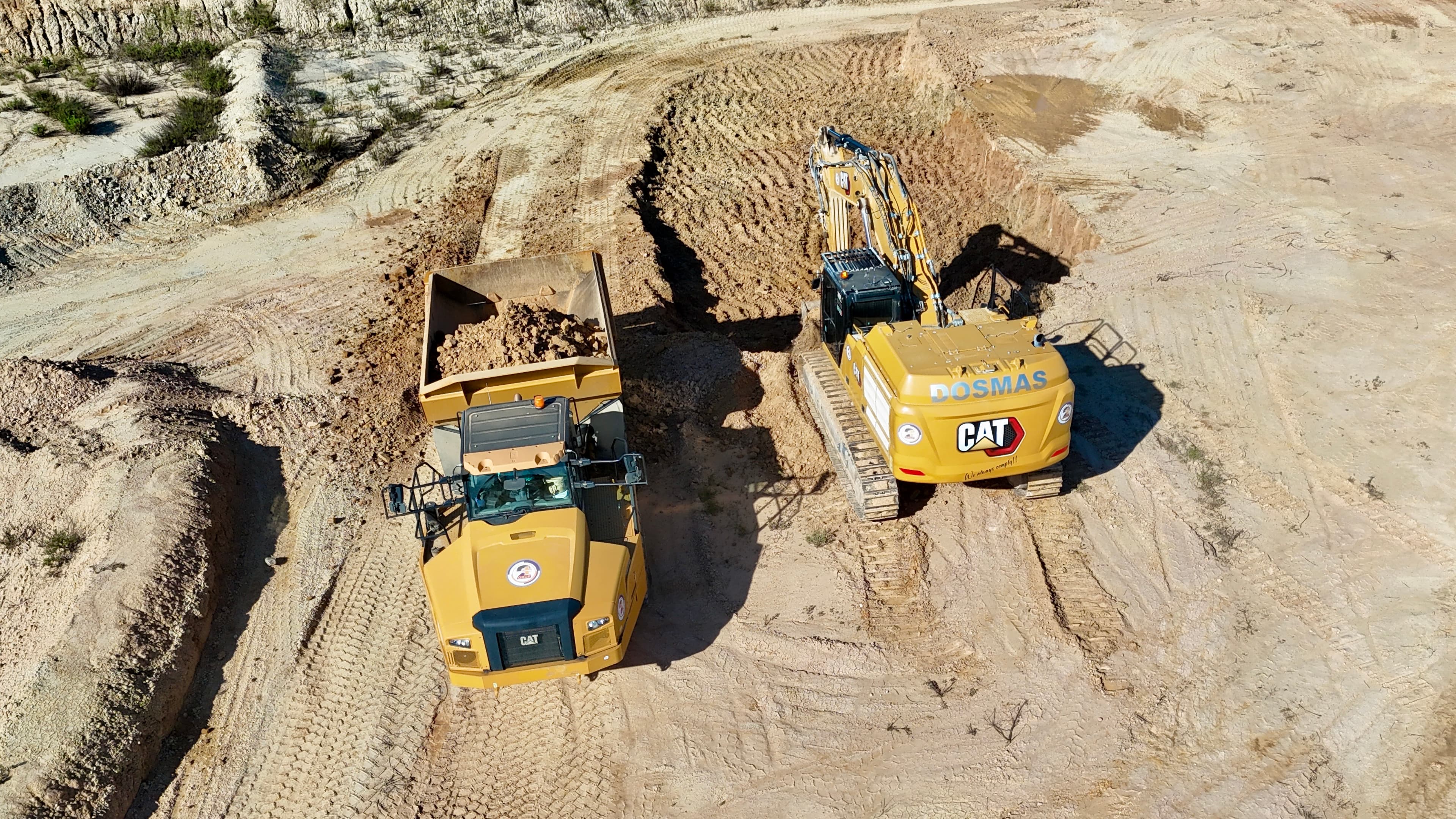 DOSMAS GRUP incorpora dos nuevos Lagartos CAT 740 para reforzar su capacidad en movimiento de tierras 10