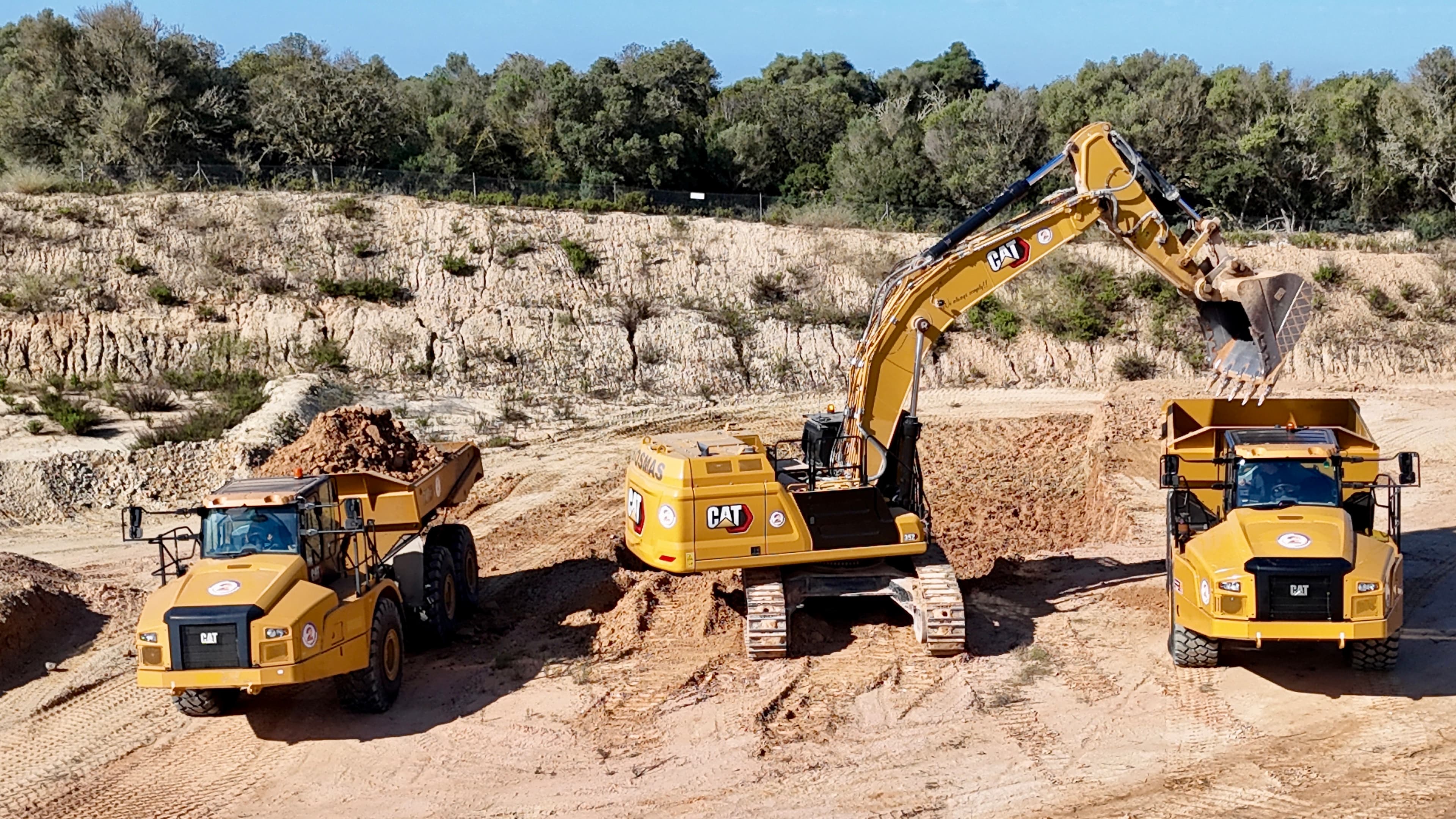 DOSMAS GRUP incorpora dos nuevos Lagartos CAT 740 para reforzar su capacidad en movimiento de tierras 11