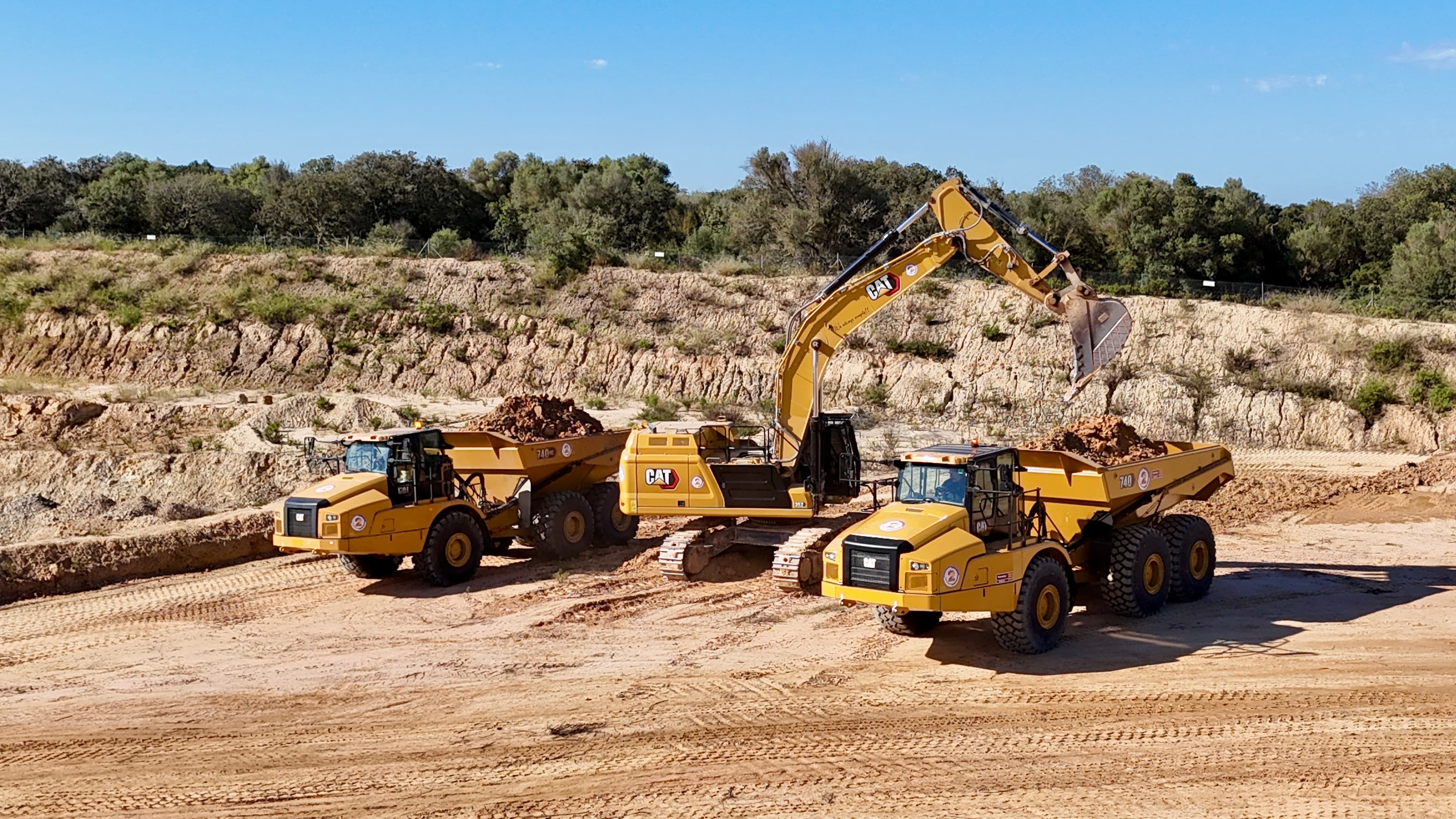 DOSMAS GRUP incorpora dos nuevos Lagartos CAT 740 para reforzar su capacidad en movimiento de tierras 14