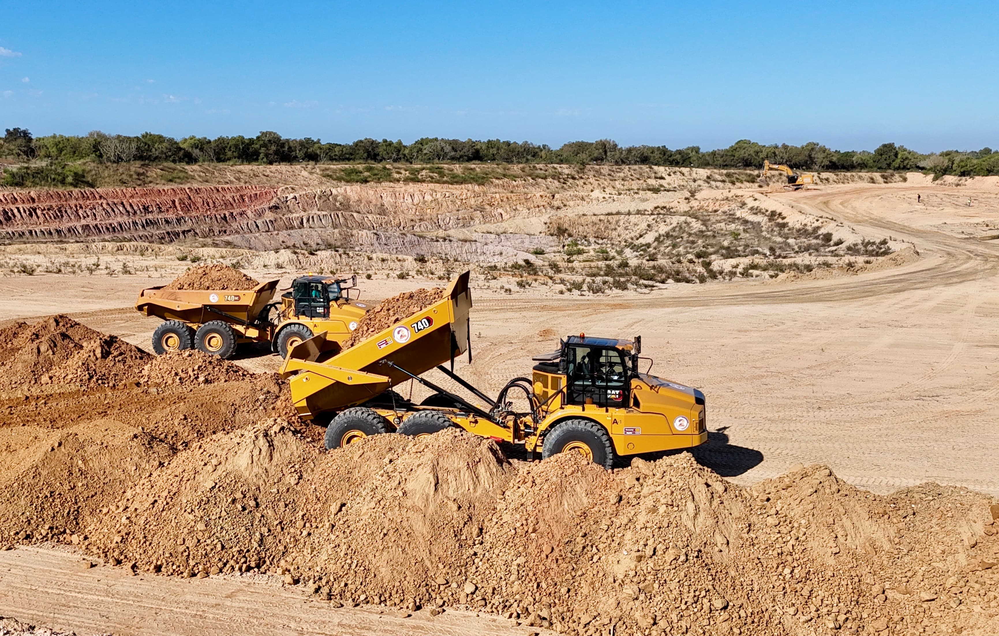 DOSMAS GRUP incorpora dos nuevos Lagartos CAT 740 para reforzar su capacidad en movimiento de tierras 16