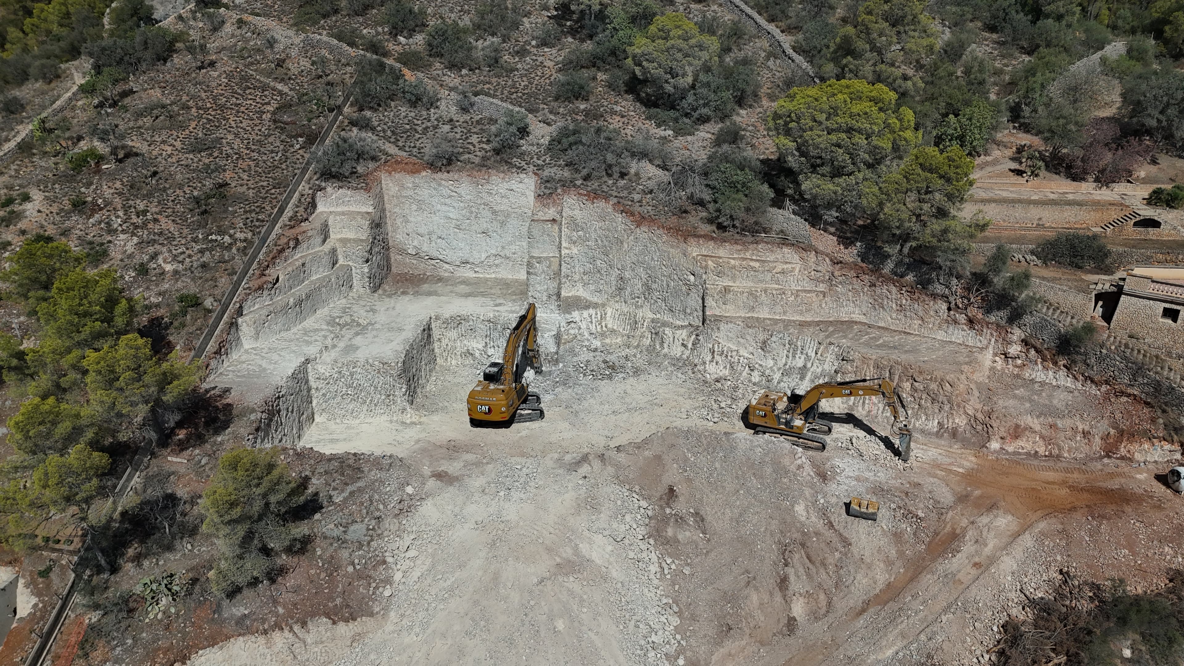 EXCAVACIÓ DE GRAN ENVERGADURA A SÓN VIDA miniatura 2