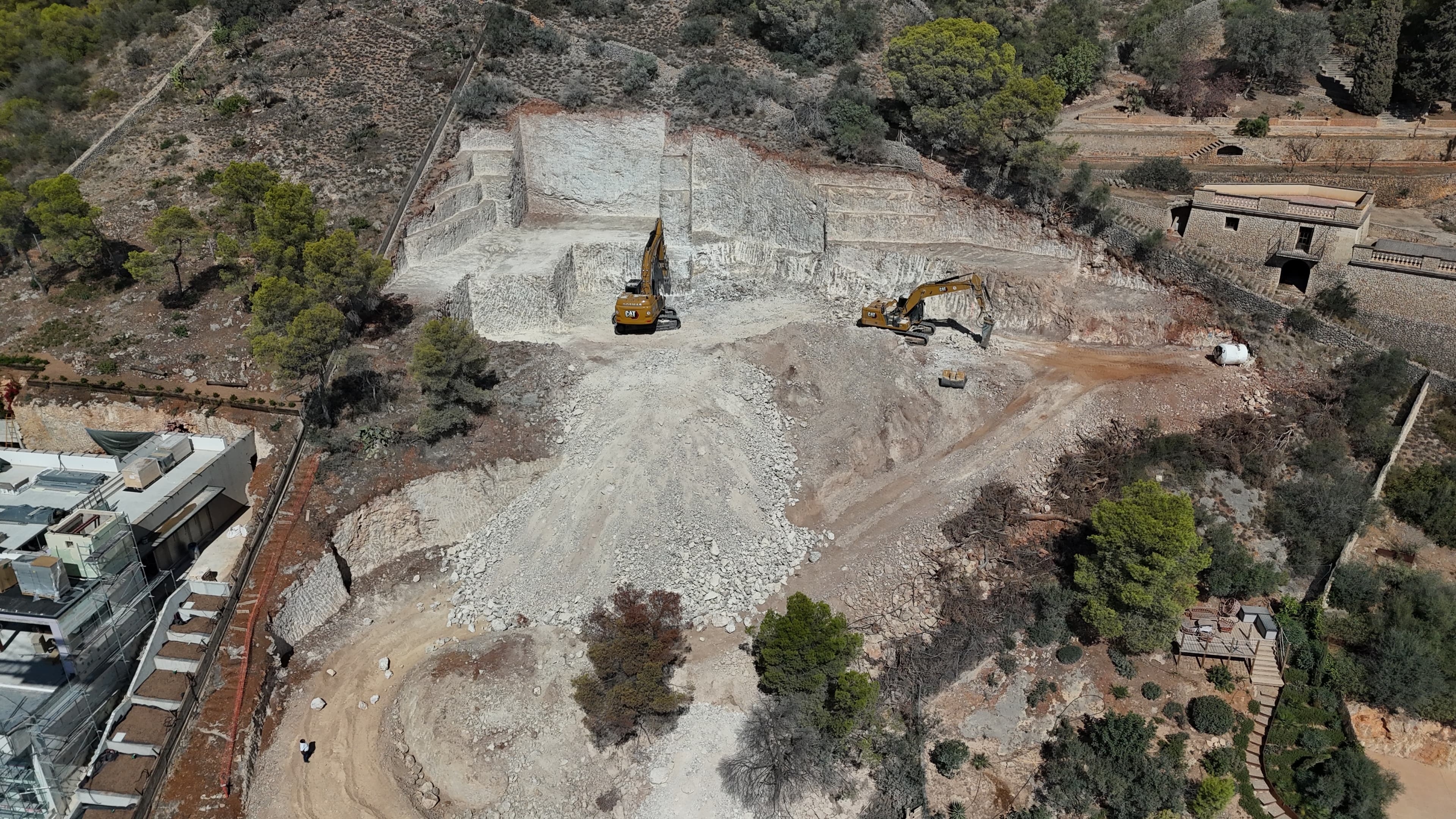 EXCAVACIÓ DE GRAN ENVERGADURA A SÓN VIDA miniatura 3
